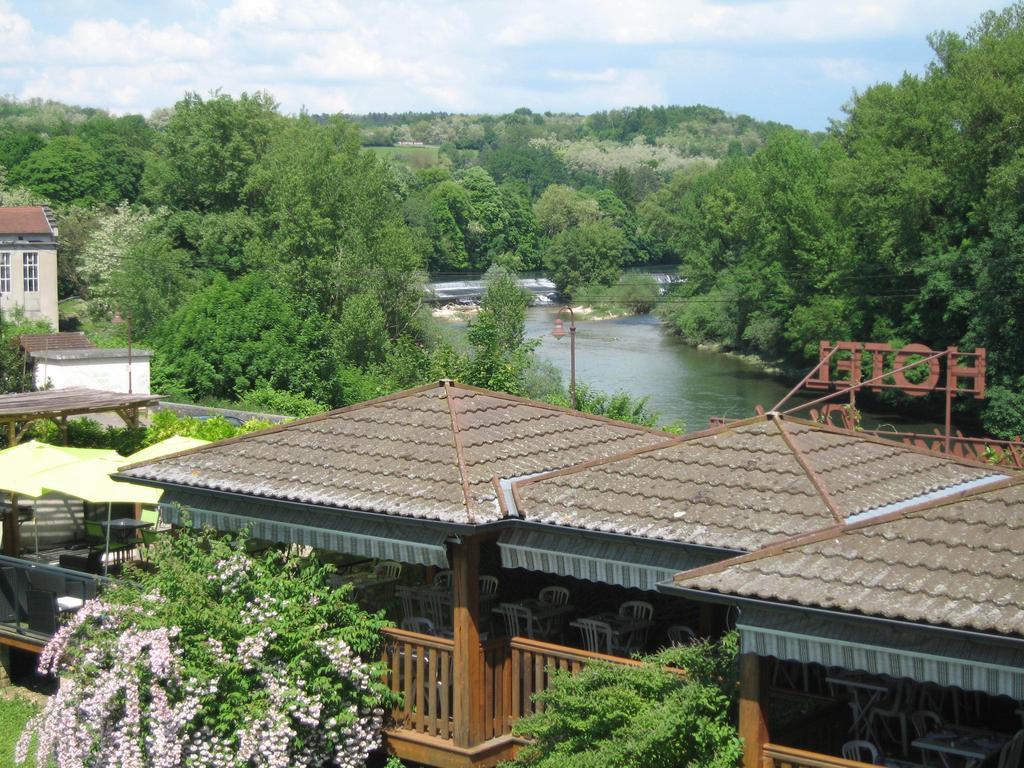 Au Faisan Dore Neuville-sur-Ain Buitenkant foto