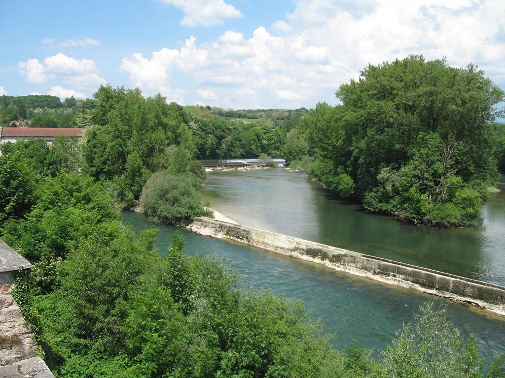 Au Faisan Dore Neuville-sur-Ain Buitenkant foto