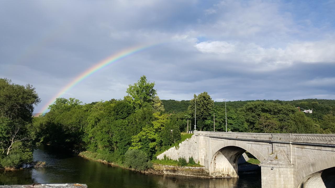 Au Faisan Dore Neuville-sur-Ain Buitenkant foto